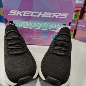 Skechers Sparrow 2.0 New in Box (Black)
